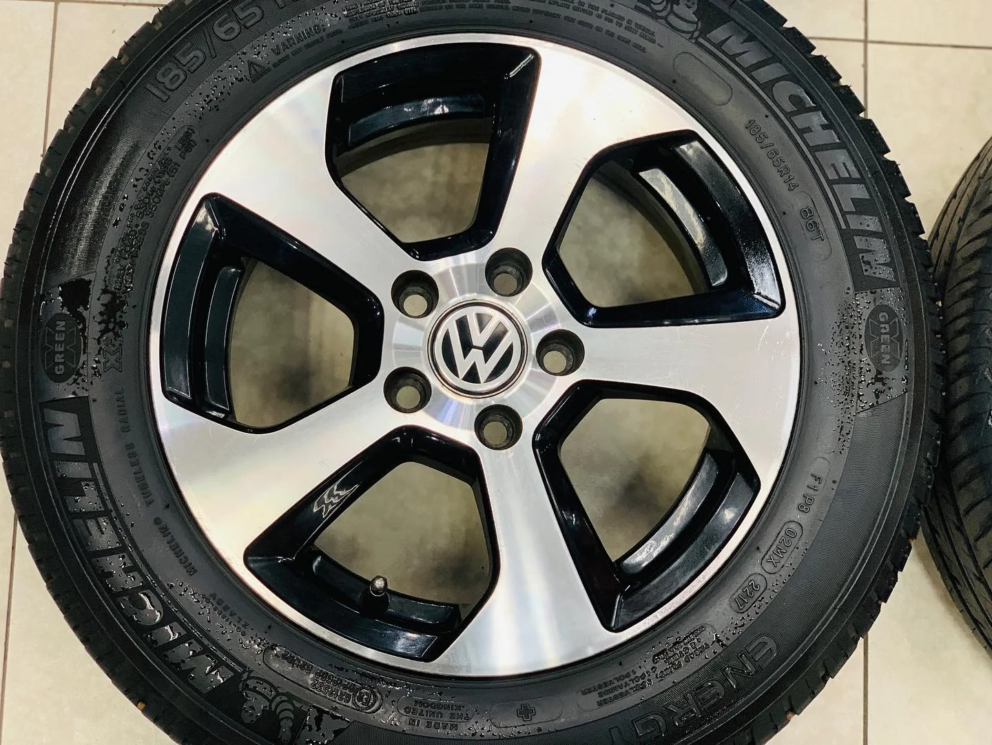 14” POLO 5/100 pre owned mags & tyres - Image 4