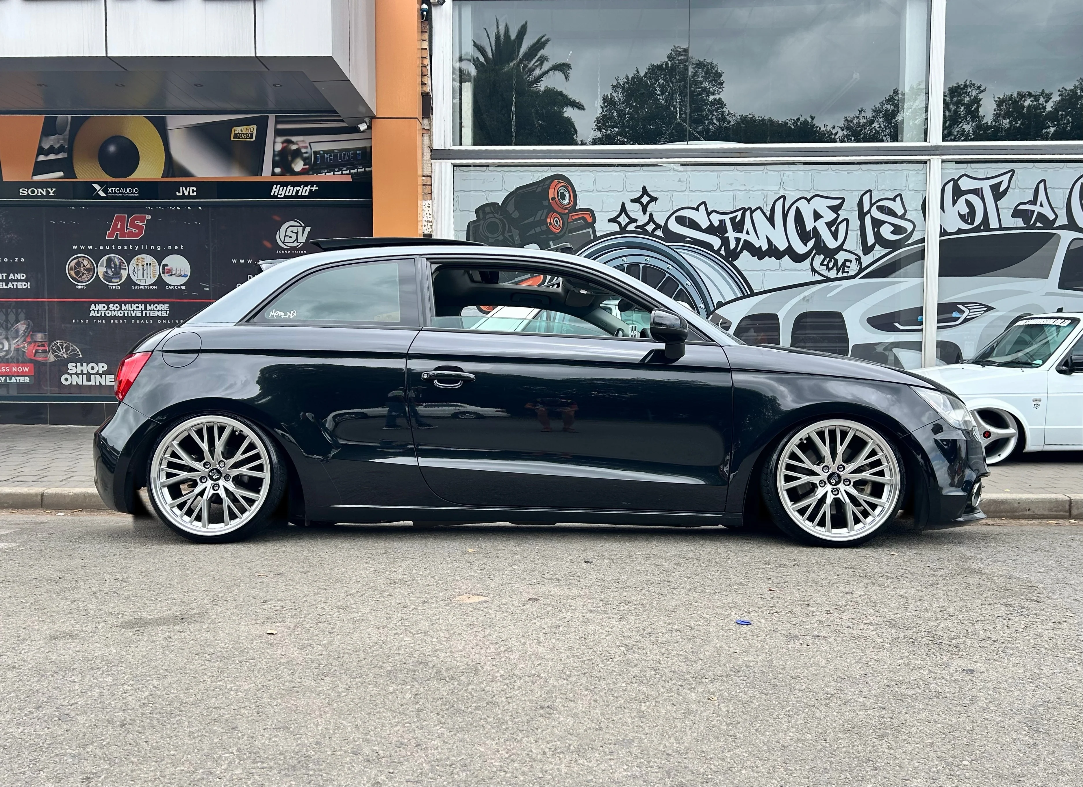 17” AS- GTI  DISHED 5/100 SILVER RIMS - Image 2
