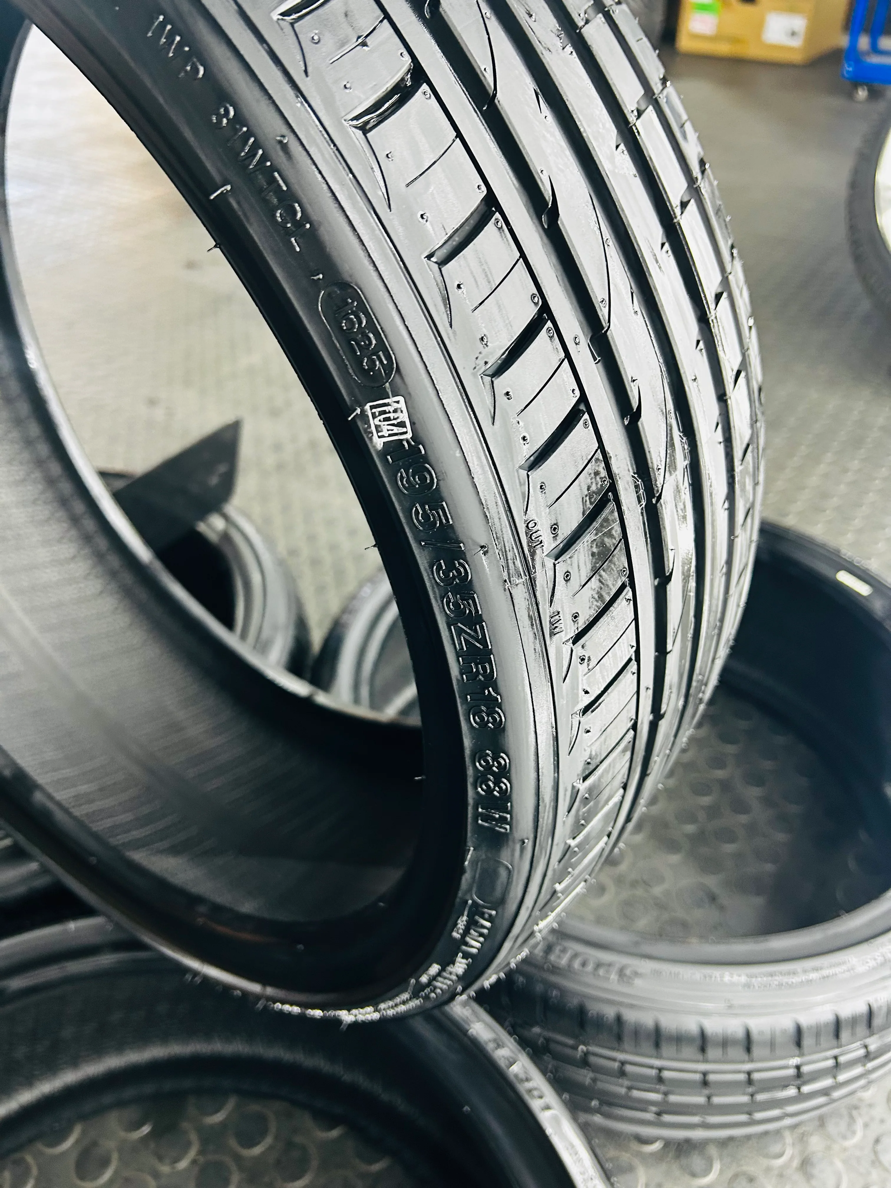 195/35/18 APTANY RA301 TYRE - Image 2