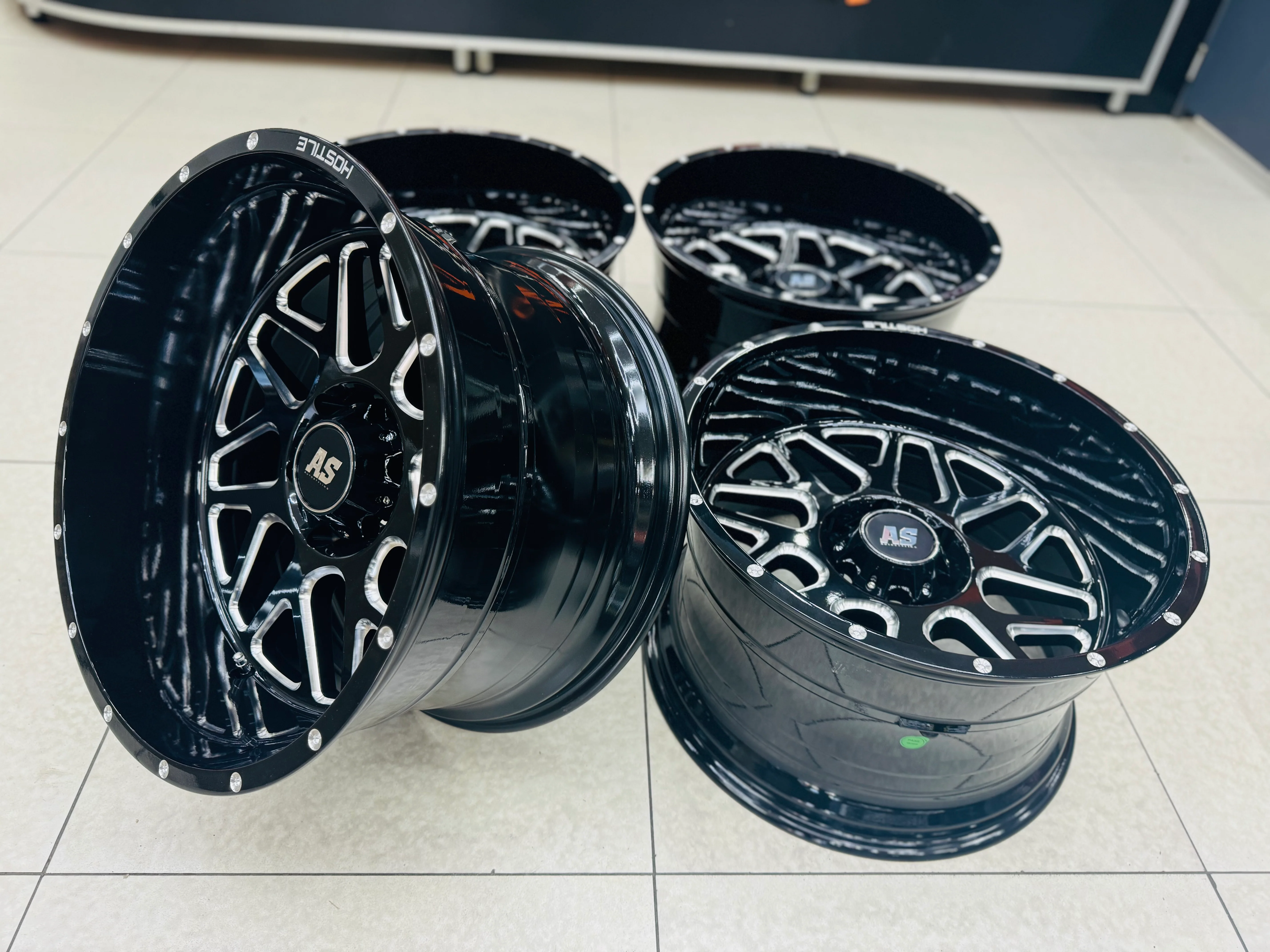 20” M7460 20X12J GLOSS BLACK - Image 4
