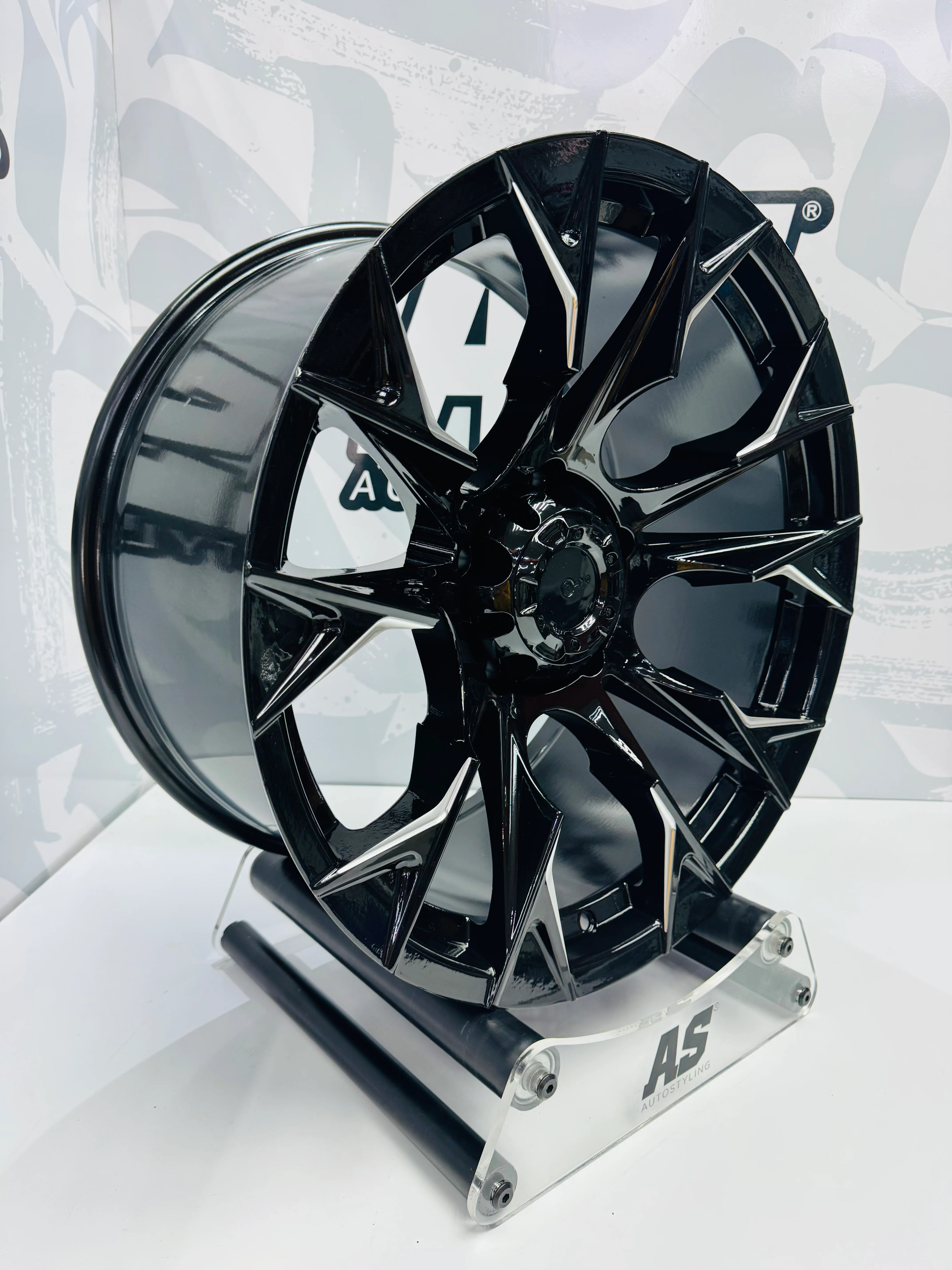 20” XPF15 20X10j 5x150 TOYOTA LANDCRUISER BAKKIE GLOSS BLACK RIMS - Image 4