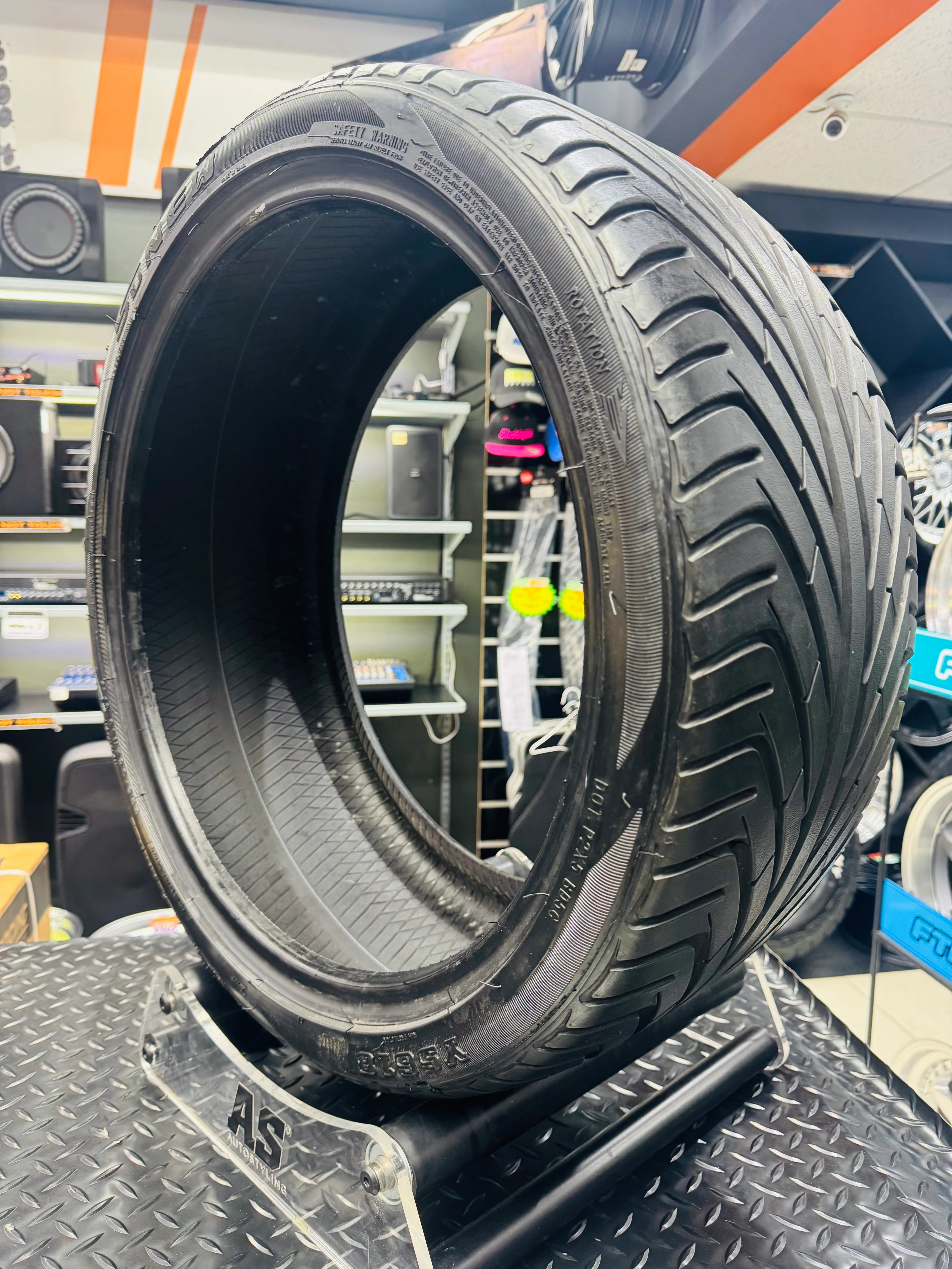 225/35/18 SUNEW TYRE ( used ) 75% life sold in a set of 4 - Image 3