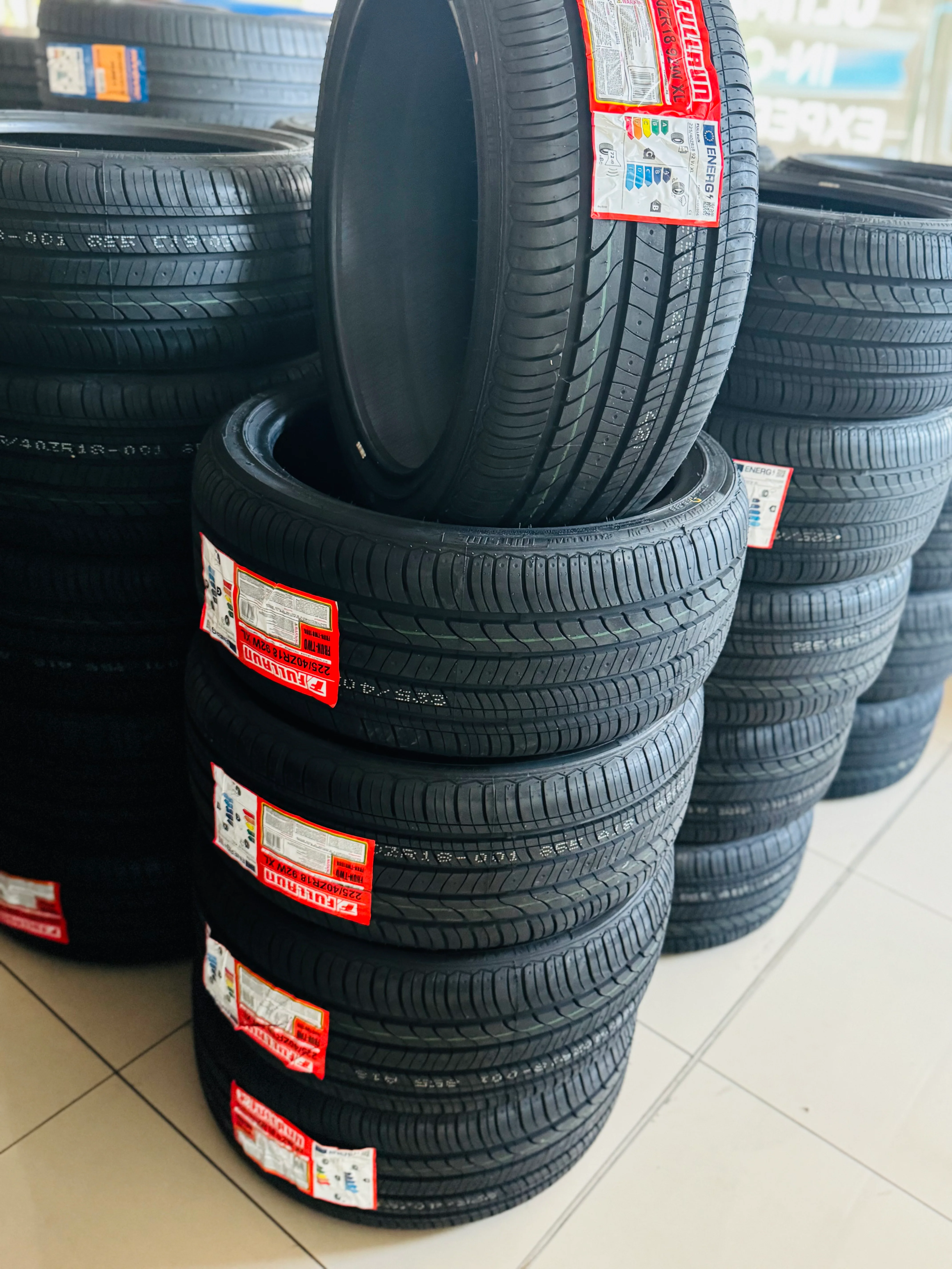 225/40/18 FULLRUN TYRE - Image 4