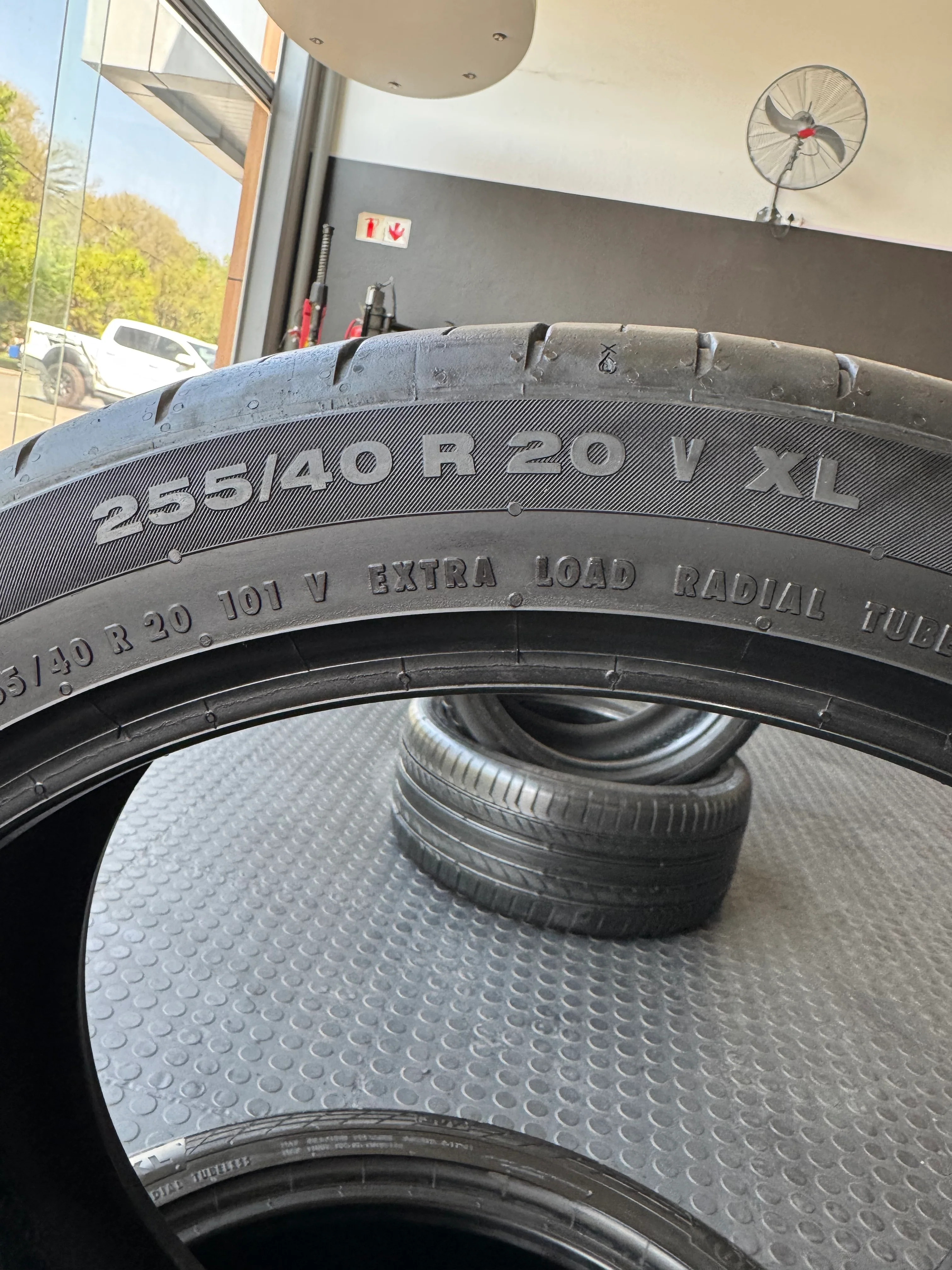 255/40/20 CONTINENTAL  SPORT CONTAC 5 TYRES  (USED) 50% TREAD sold each - Image 2