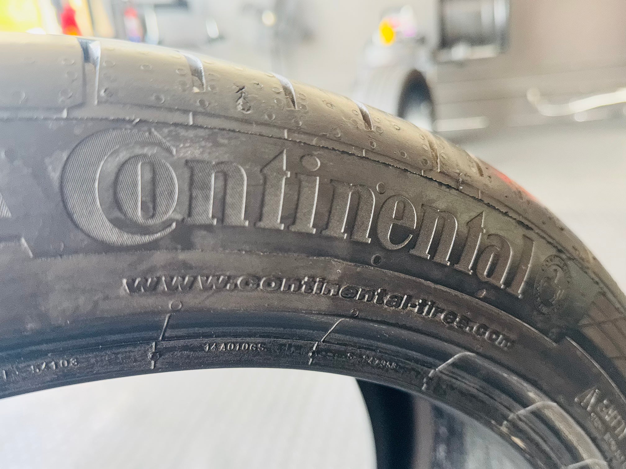 255/40/20 CONTINENTAL SPORT with CONTI SEAL TECHNOLOGY CONTACT 5 TYRES (USED) 90% TREAD sold each - Image 3