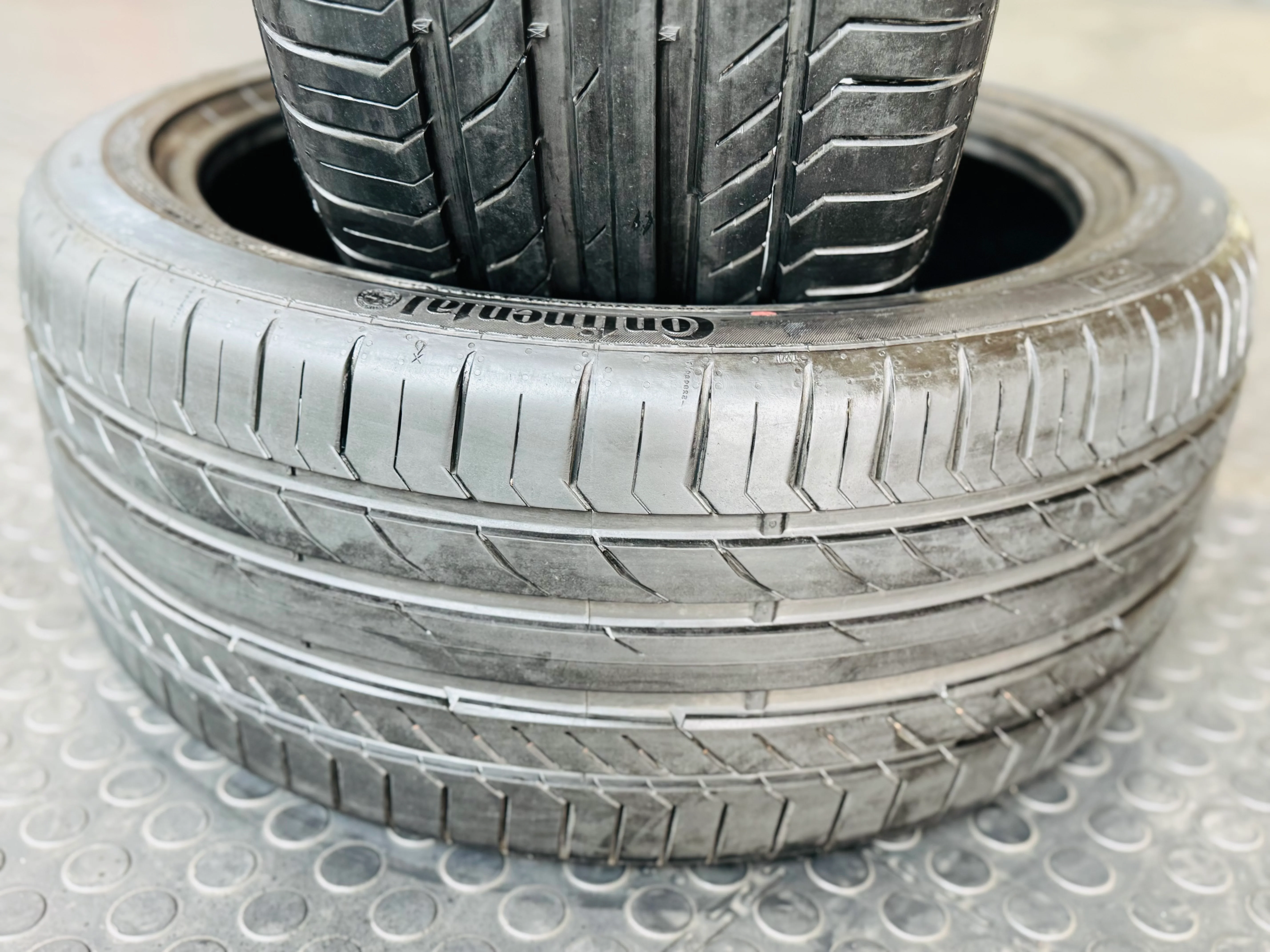 255/40/20 CONTINENTAL SPORT with CONTI SEAL TECHNOLOGY CONTACT 5 TYRES (USED) 90% TREAD sold each - Image 7