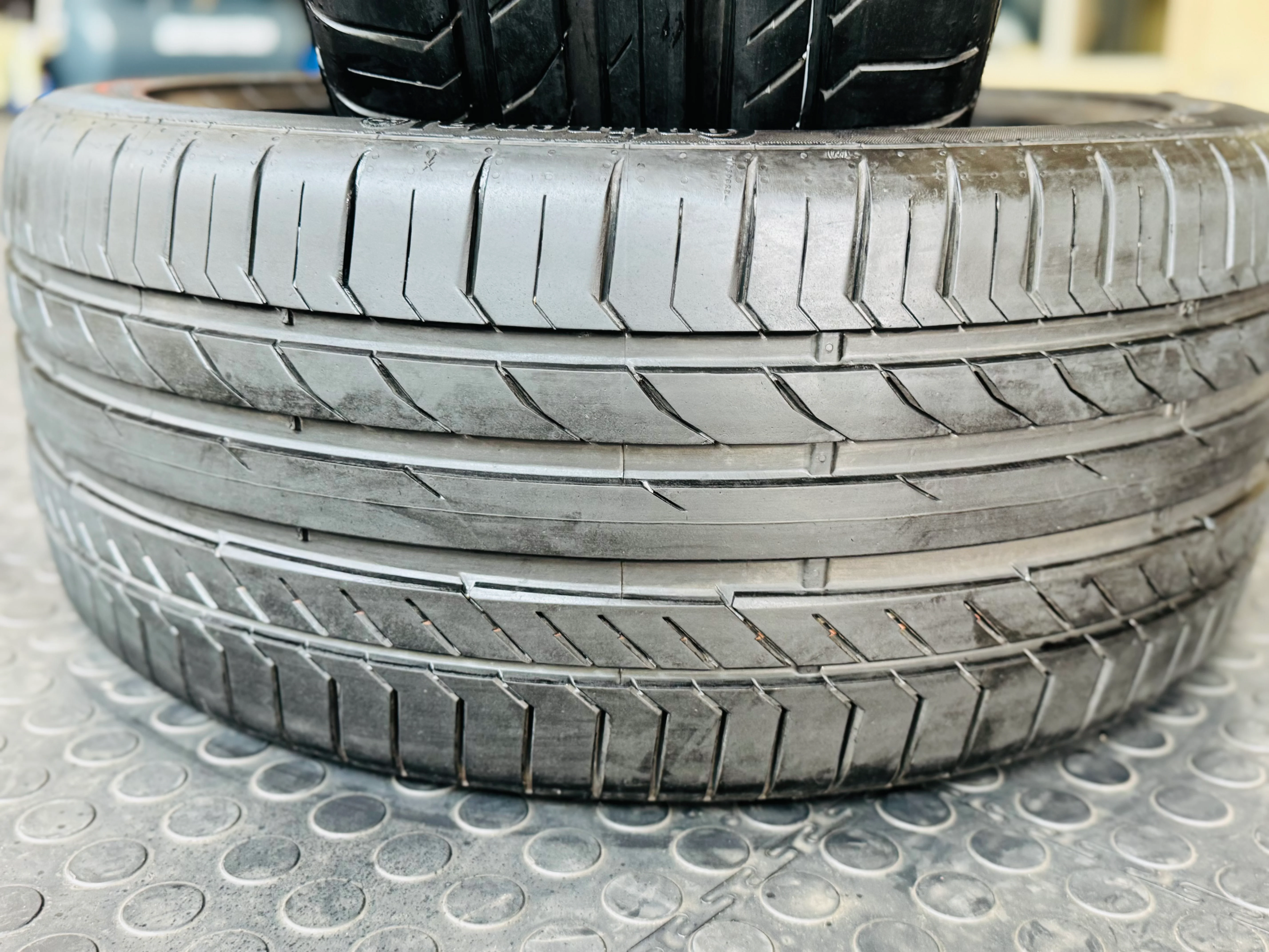 255/40/20 CONTINENTAL SPORT with CONTI SEAL TECHNOLOGY CONTACT 5 TYRES (USED) 90% TREAD sold each - Image 8