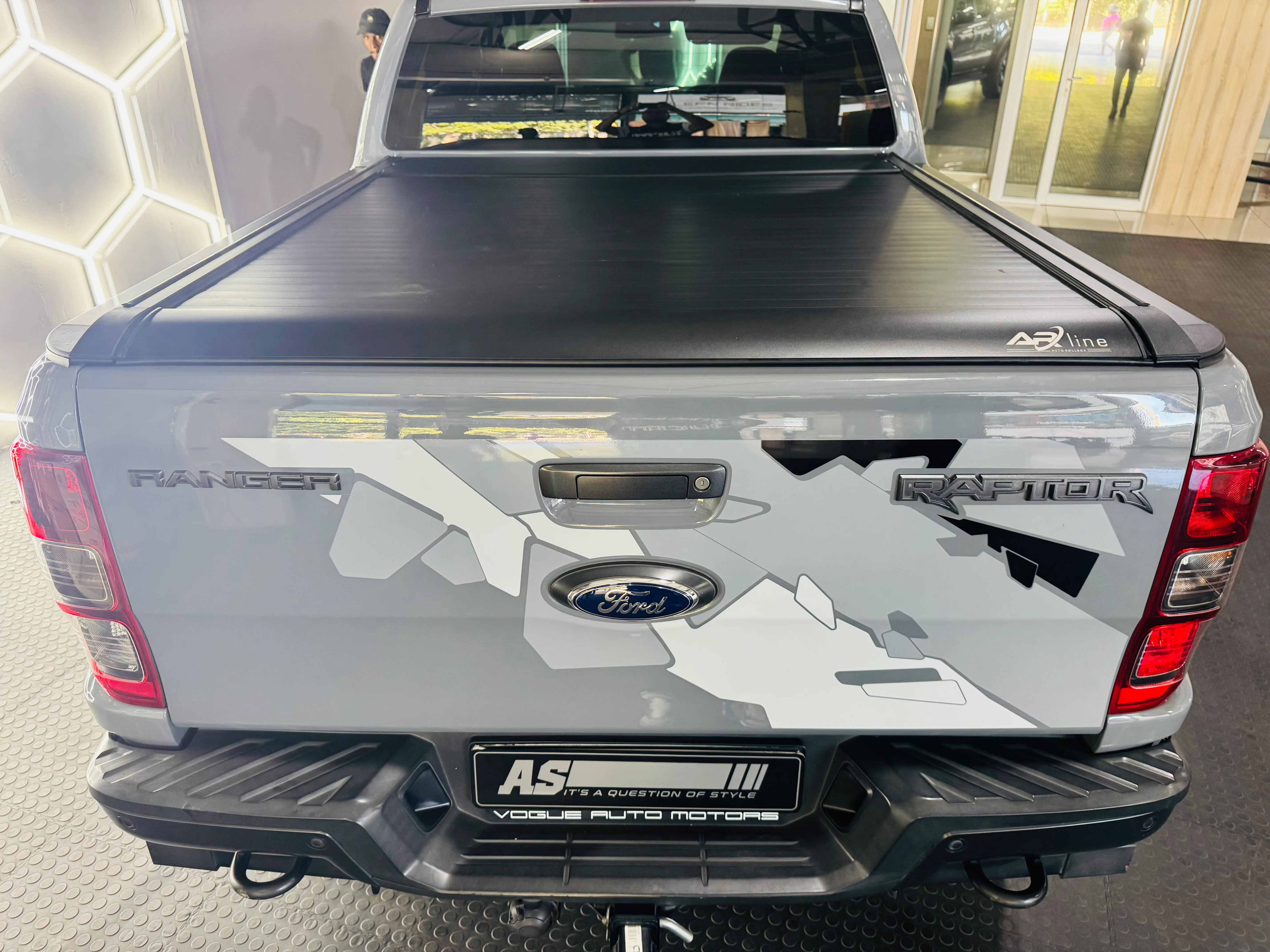 AR-Line electric roller shutter for Ford Ranger / Raptor DISPLAY UNIT ( BASICALLY  NEW ) save R15000 - Image 2