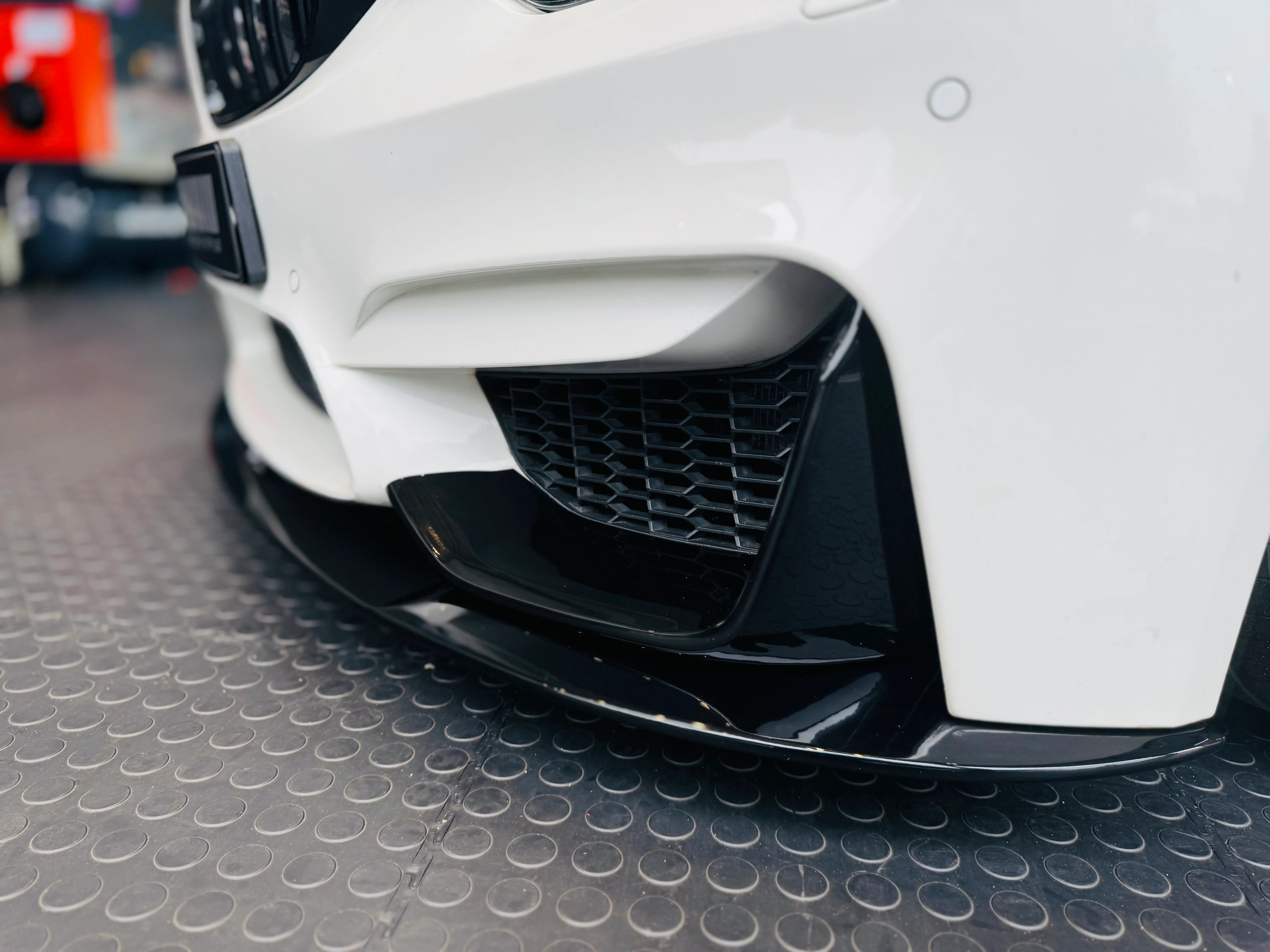 BM F80/F82 M3 M4 FRONT MP SPOILER GLOSS BLACK - Image 10