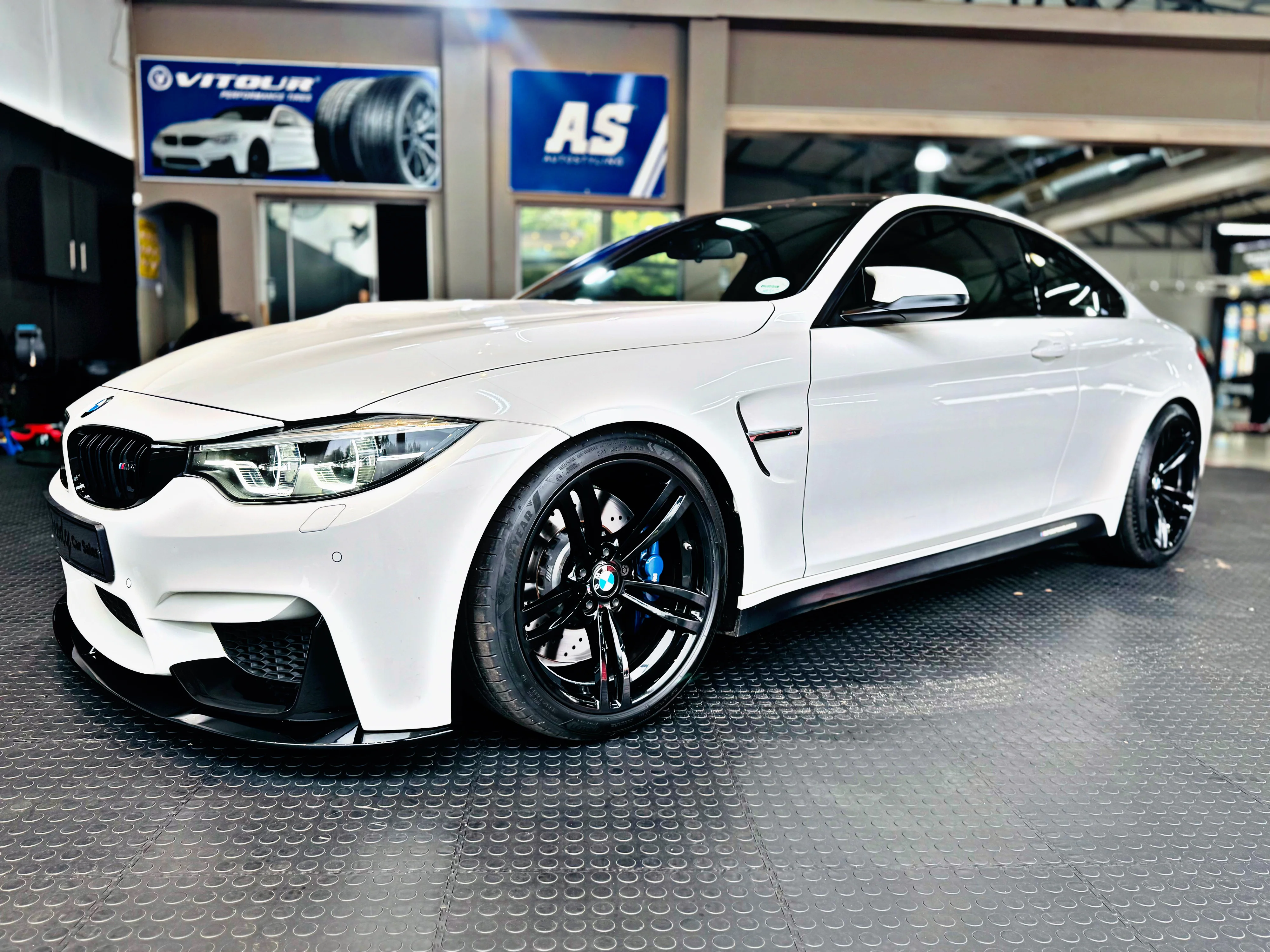 BM F80/F82 M3 M4 FRONT MP SPOILER GLOSS BLACK - Image 8