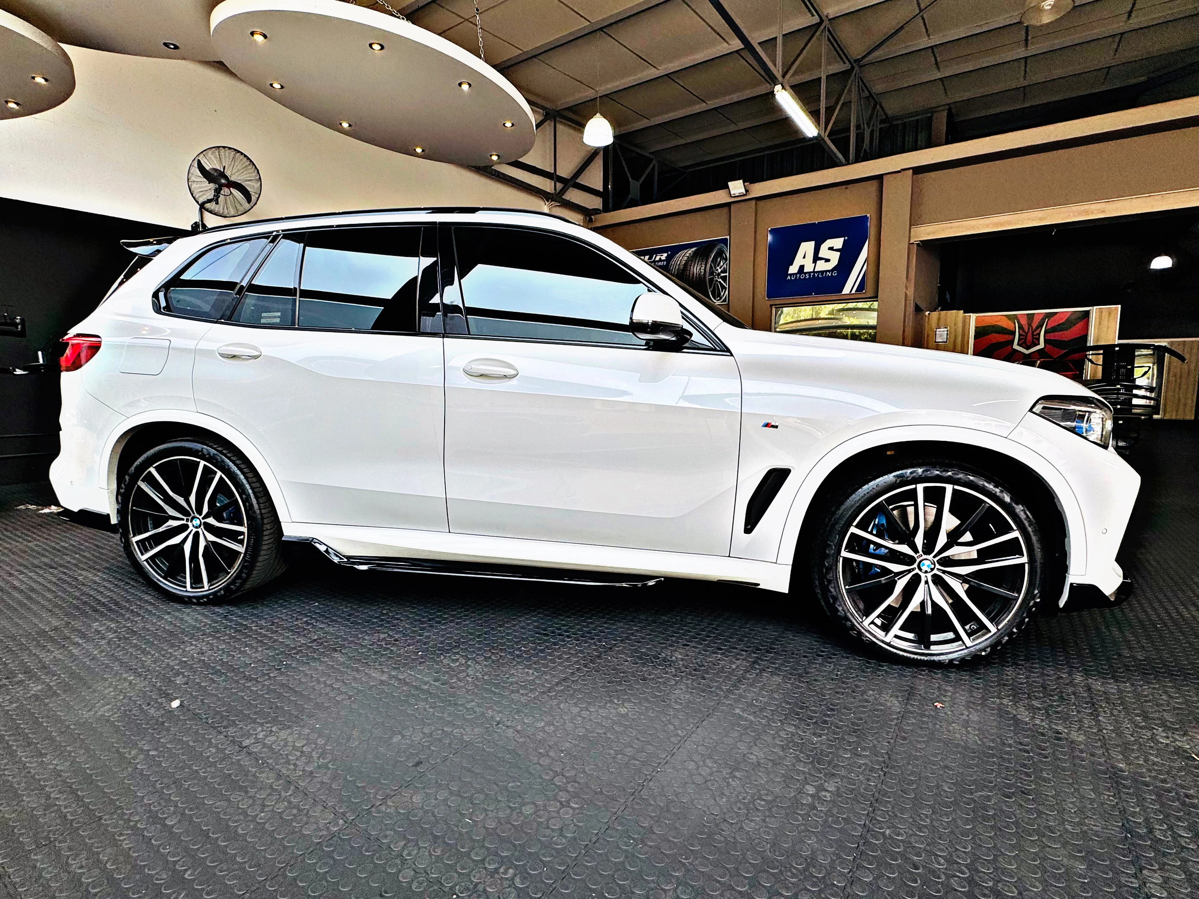 BM X5 G05 PREFACE LIFT 2019-2023 BLK WARRIOR KIT - Image 4