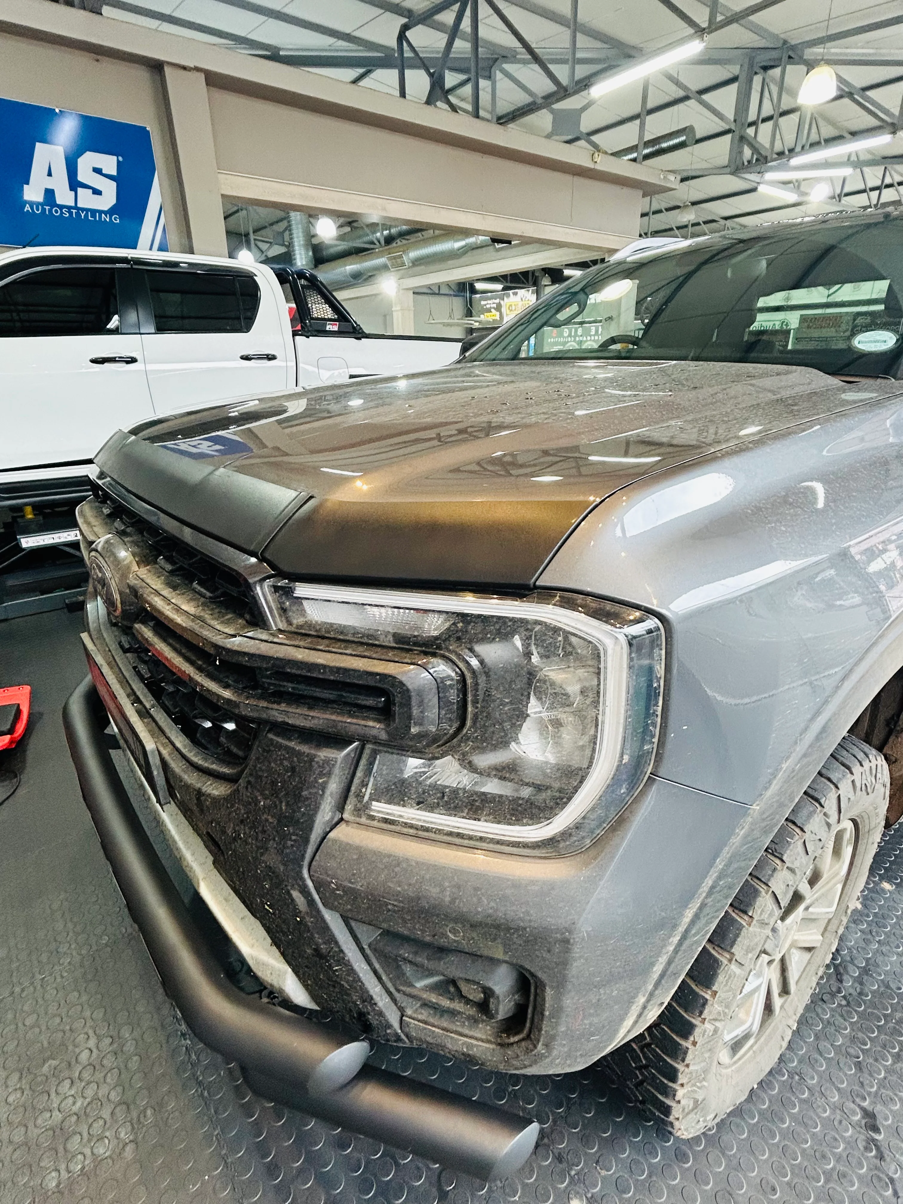 Bonnet guard Ford Ranger next gen stick on Matt black - Image 4