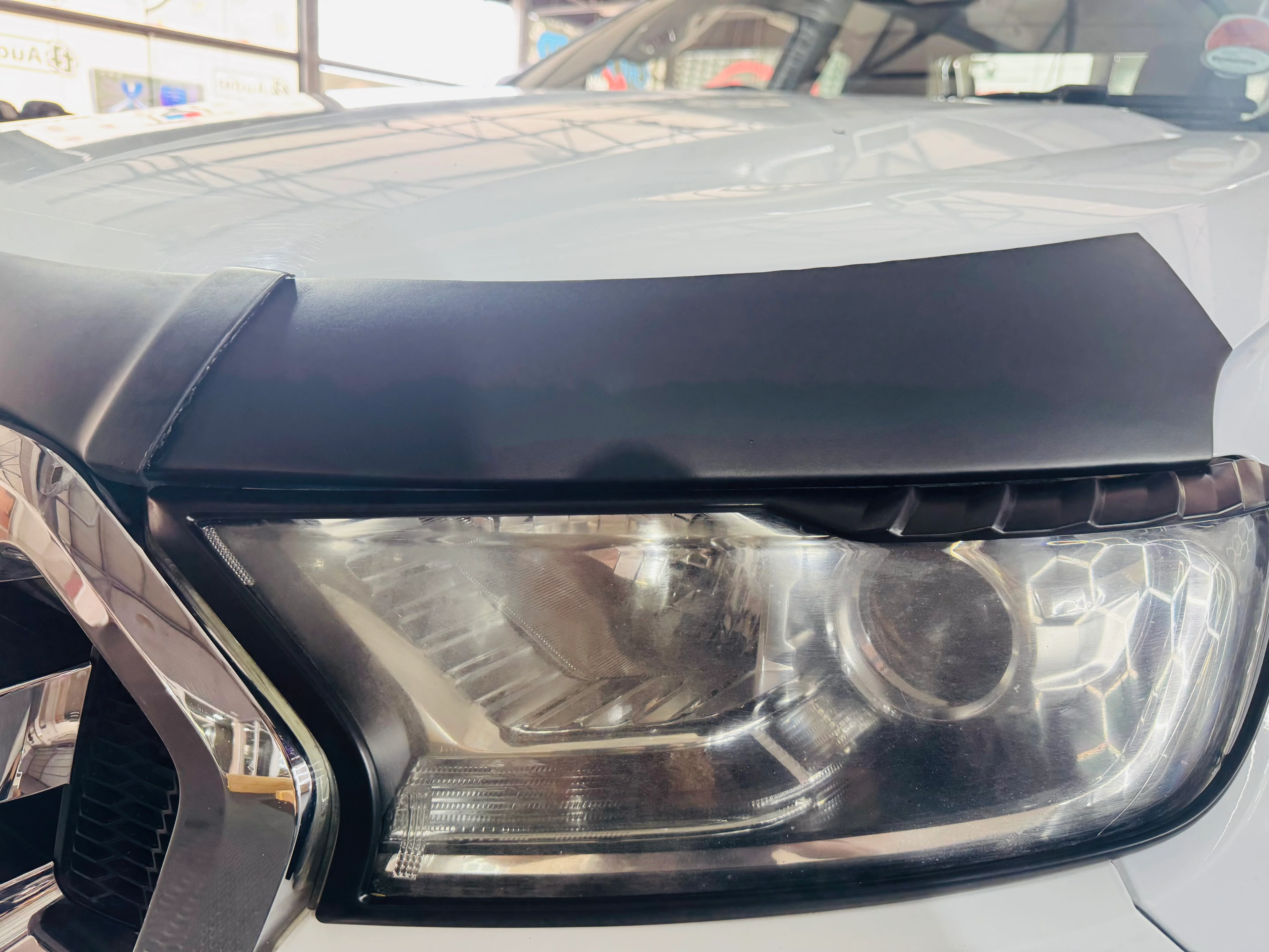 Bonnet guard Ford Ranger T7 stick on Matt black - Image 6