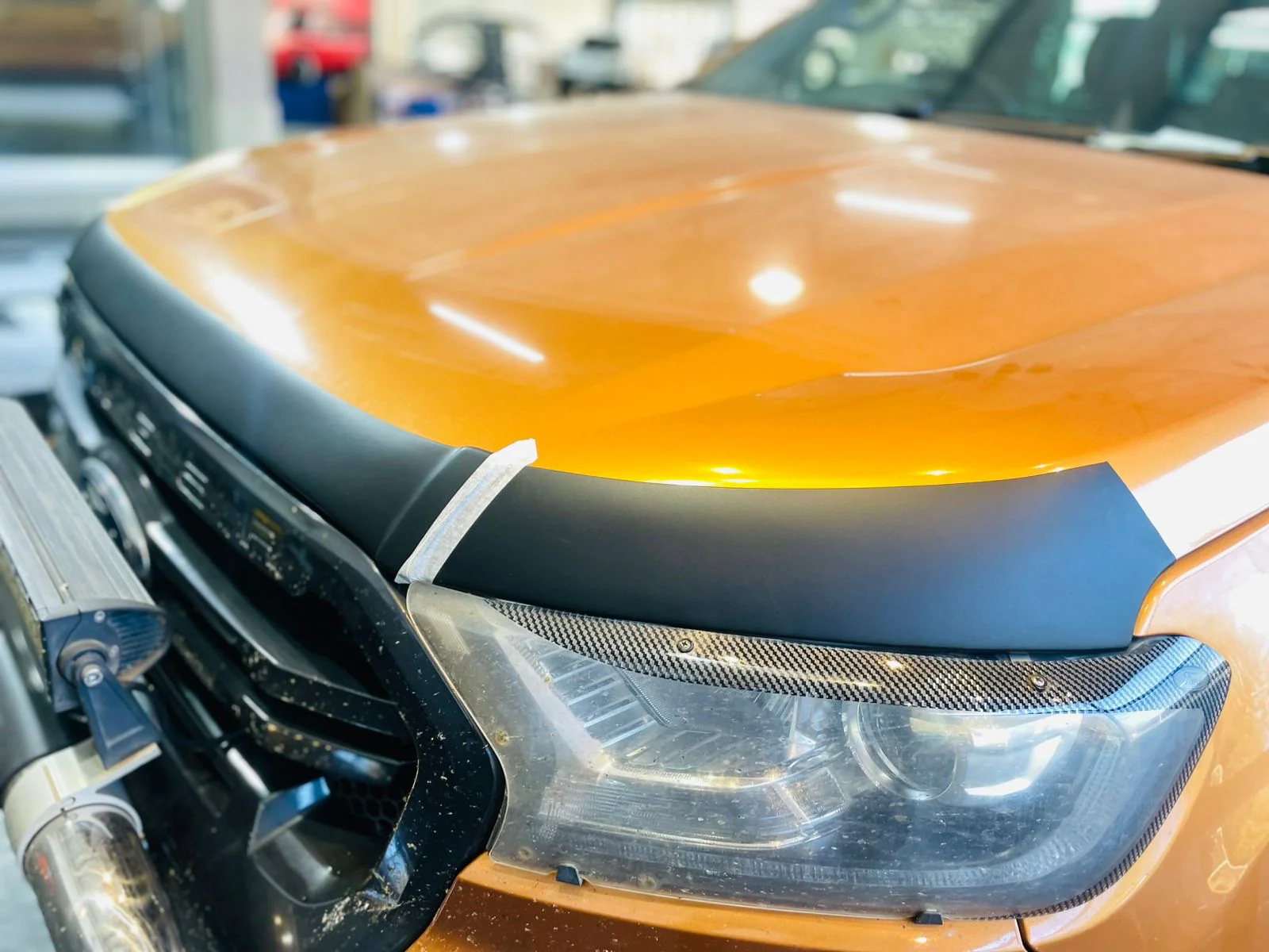 Bonnet guard Ford Ranger T7 stick on Matt black - Image 9