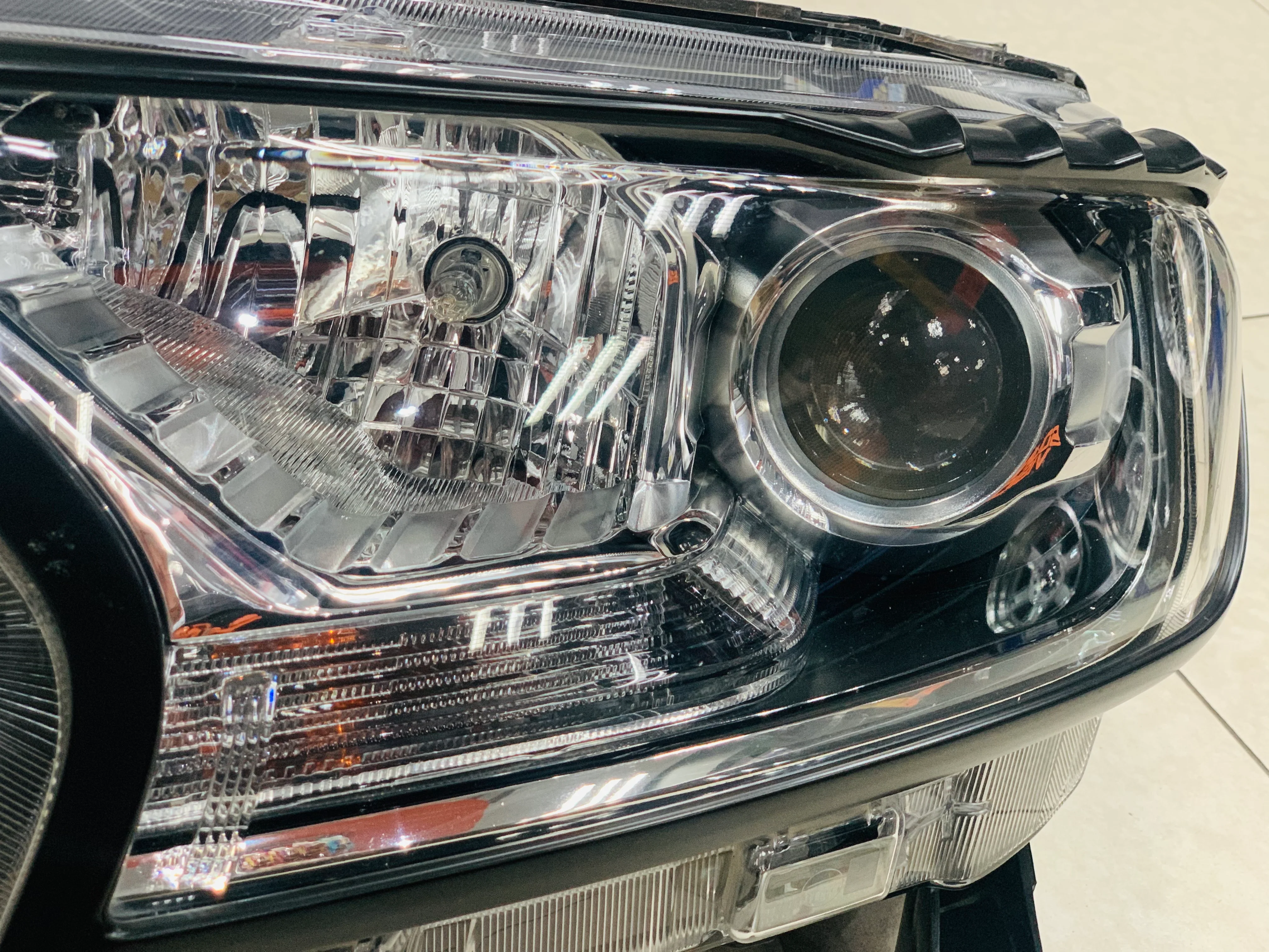Ford ranger OEM 2018 WILDTRAK PREOWNED headlights - Image 4