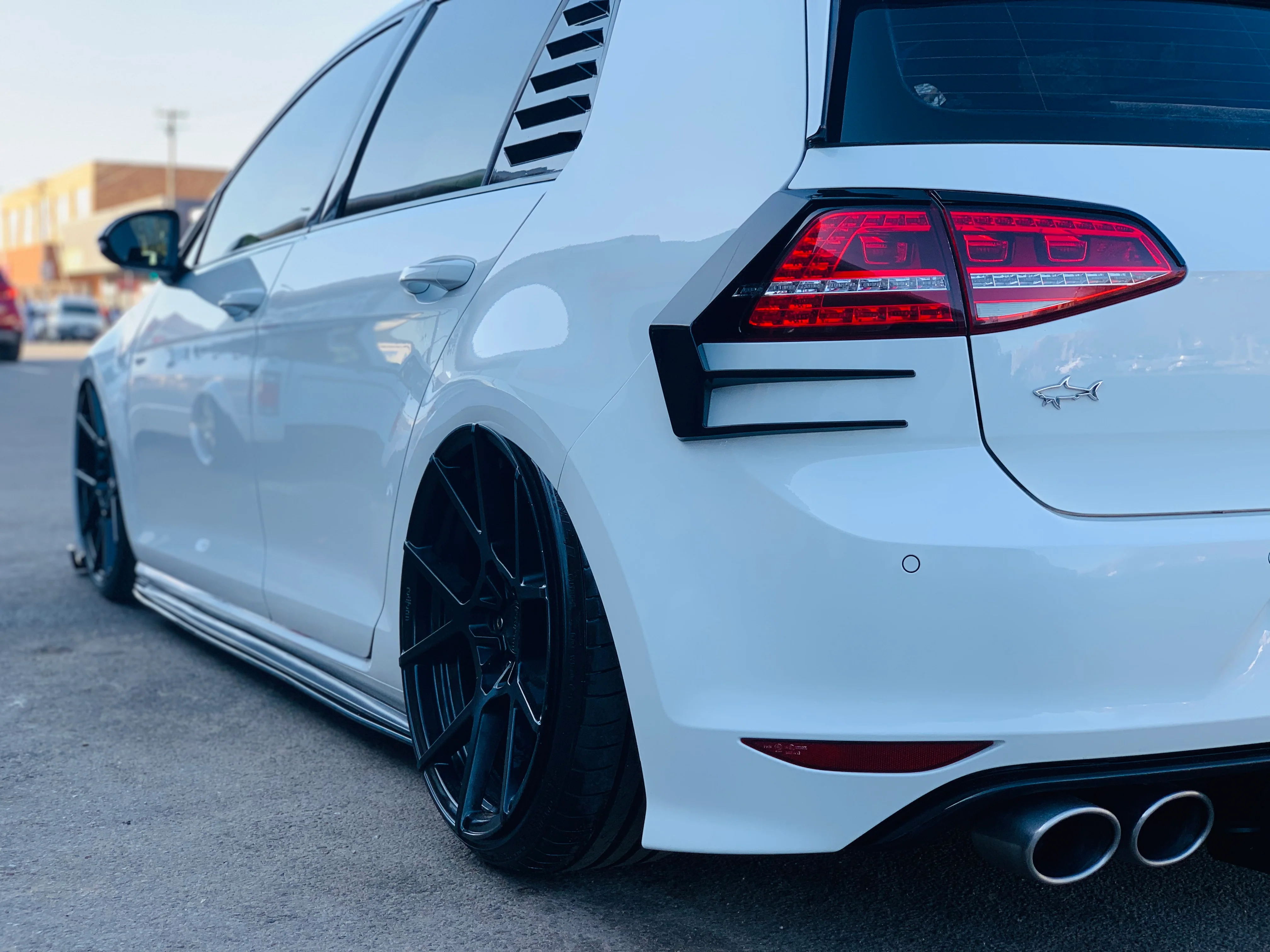 MK7 TAIL LIGHT TRIMS RAZOR GLOSS BLACK