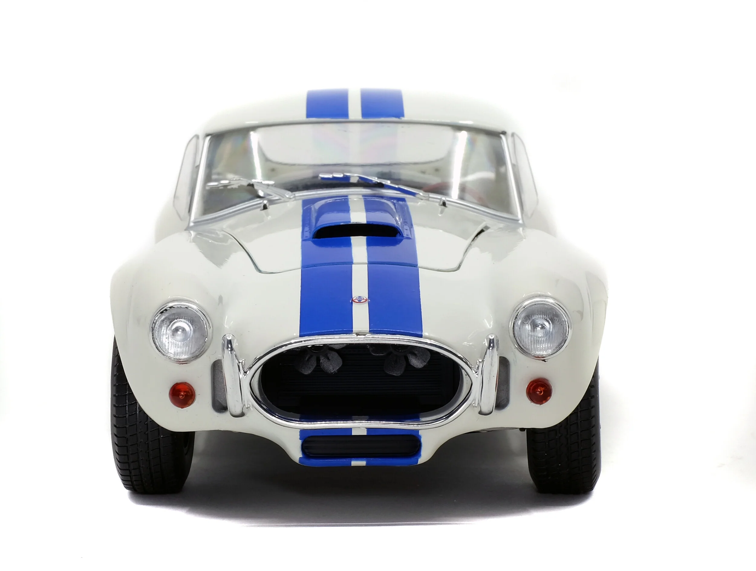 SOLIDO 1:18 SCALE MODEL CAR AC SHELBY COBRA 427 MK2 1965 WHITE - Image 3