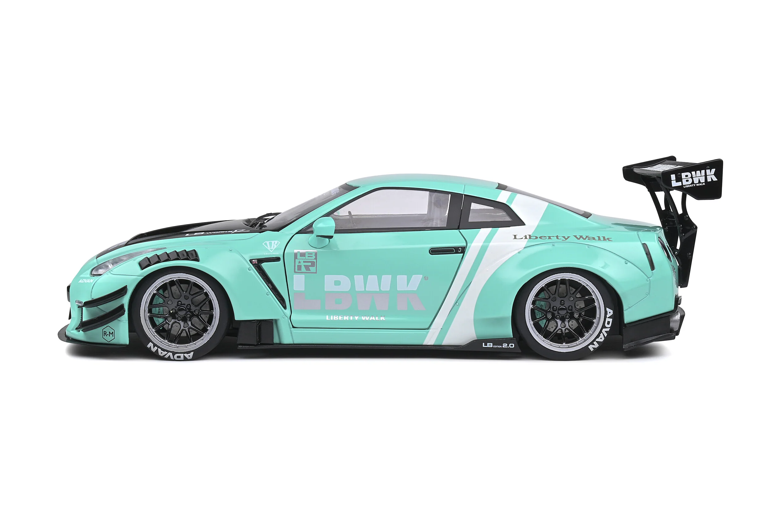SOLIDO 1:18 SCALE MODEL CAR NISSAN GTR35 LB WALK - Image 16