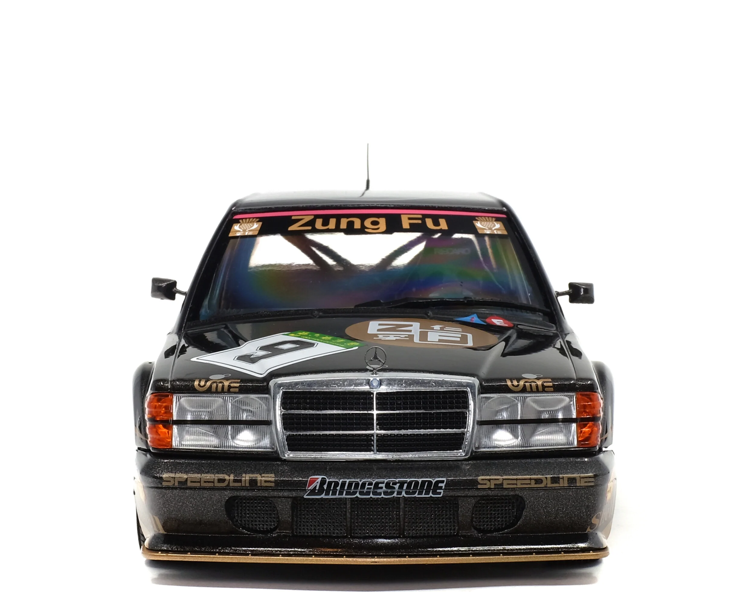SOLIDO 1:18 SCALE MODEL CAR MERCEDES 190E EVO2 DTM - GP MACAU - Image 8