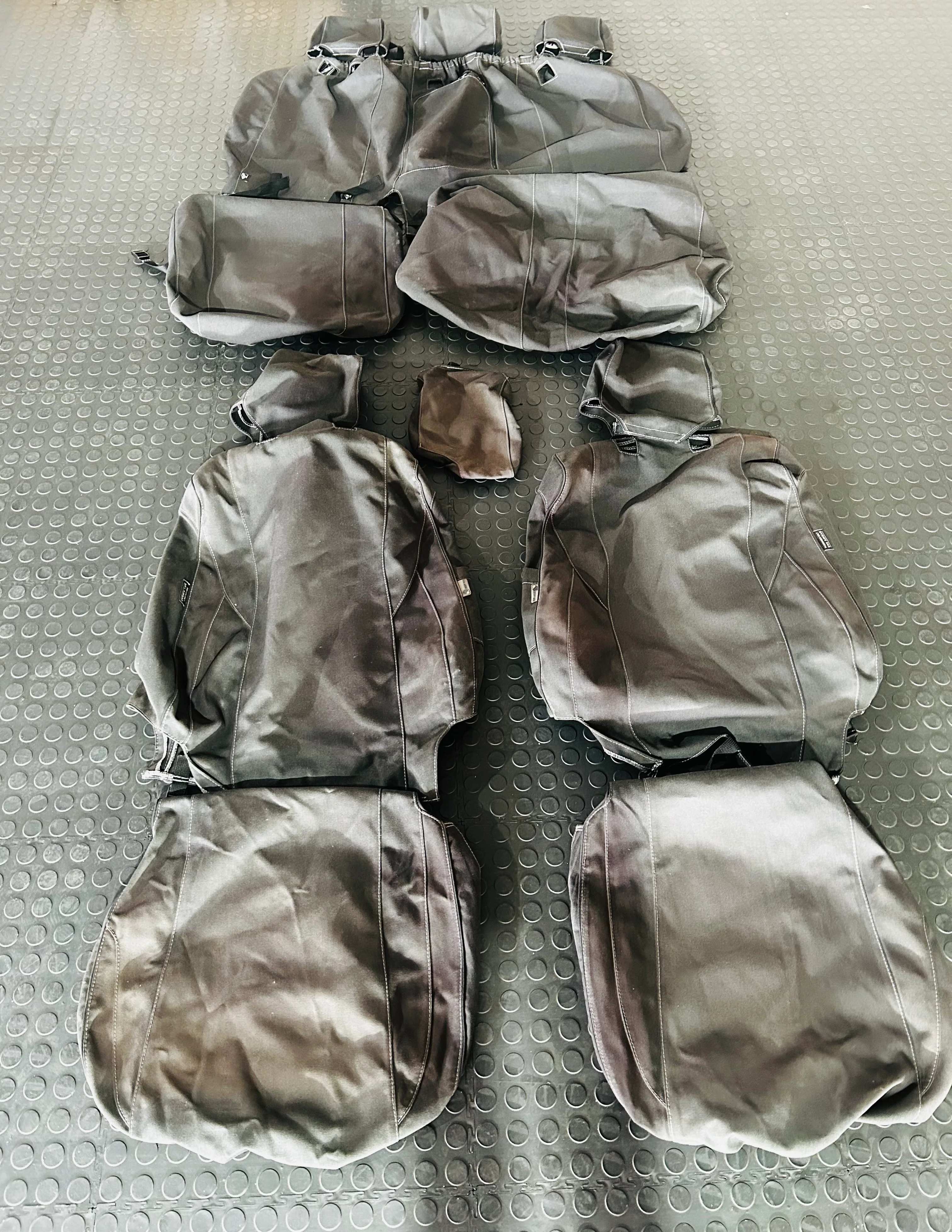 TOYOTA HILUX 2016+ GD6 ESCAPE GEAR HEAVY DUTY CANVAS SEAT COVERS  PRE OWNED - Image 8