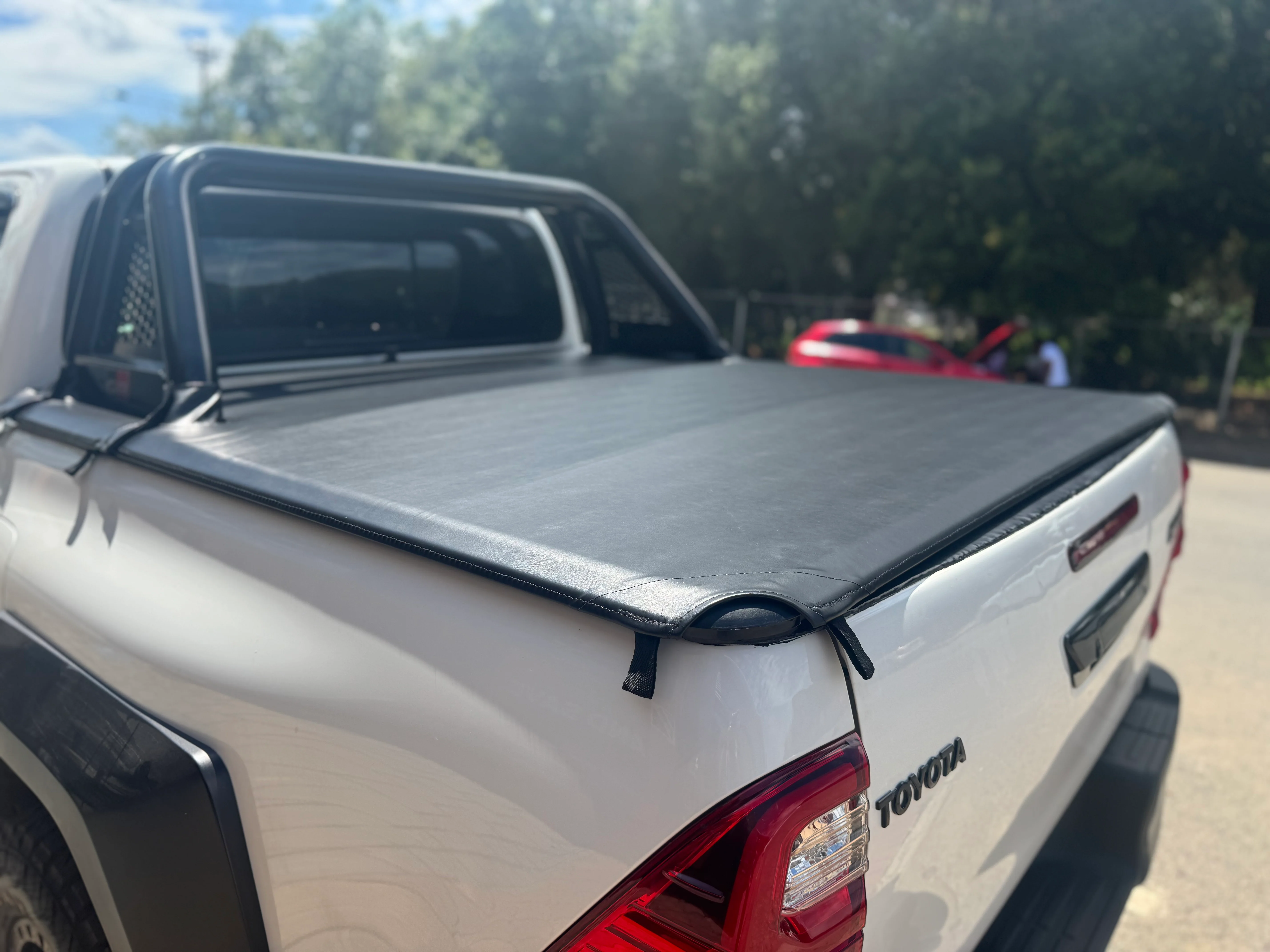 TOYOTA HILUX GD6 DOUBLE CAB CLIP IN TONNEAU COVER - Image 6