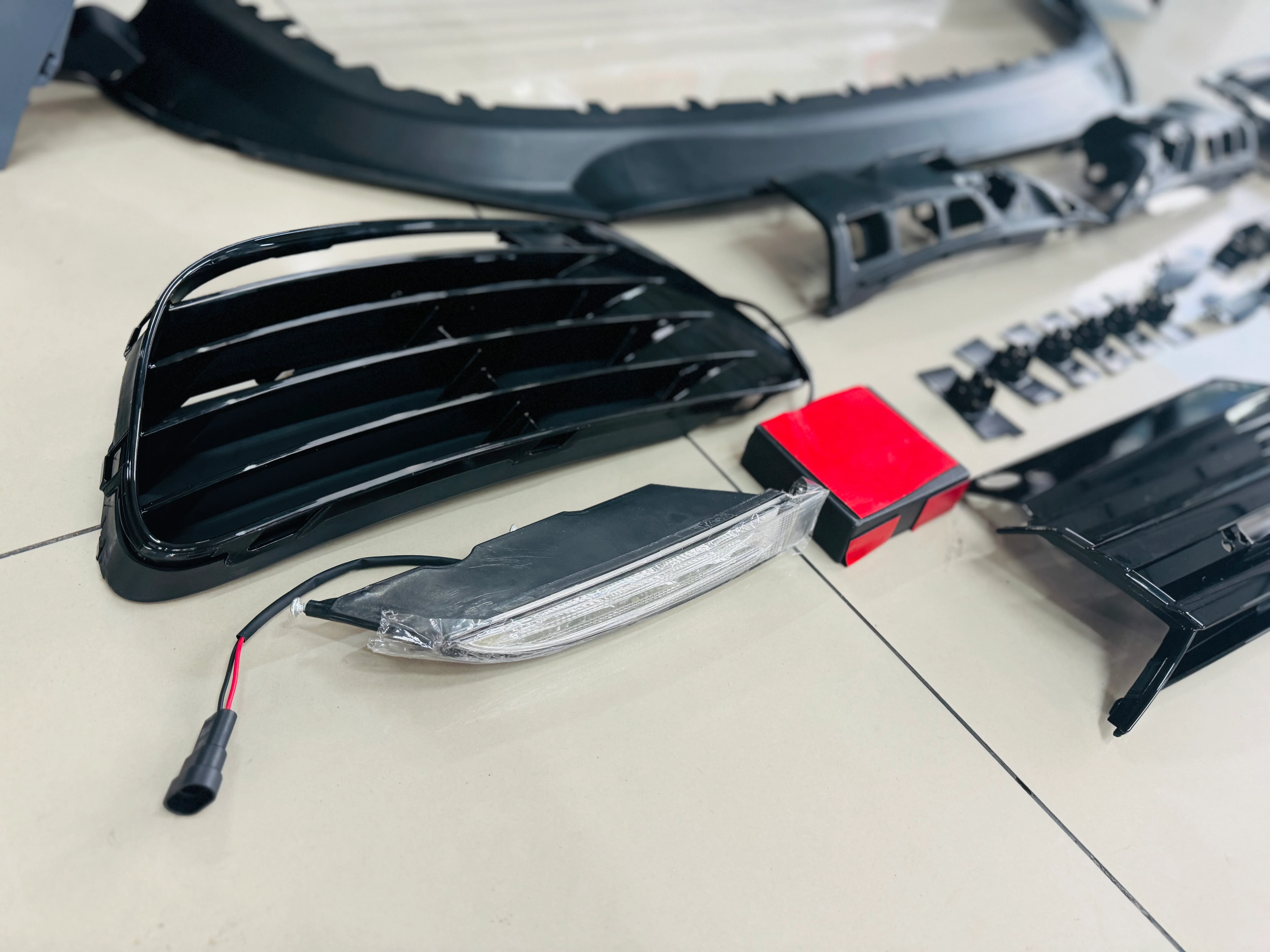 VW GOLF MK6 to MK6R FRONT BUMPER KIT UPGRADE - Image 5