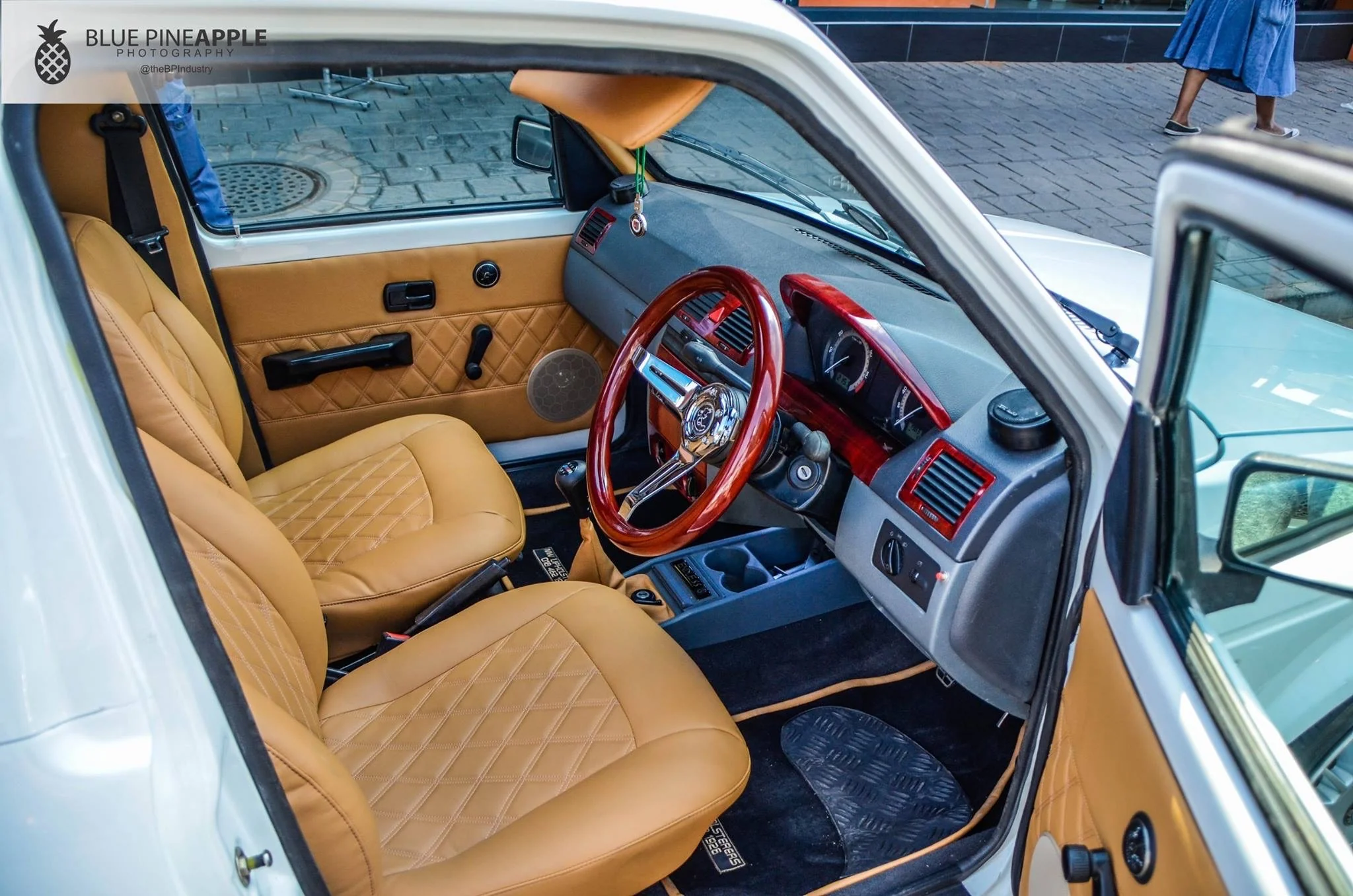 WOODEN STEERING WHEEL 330MM - Image 5