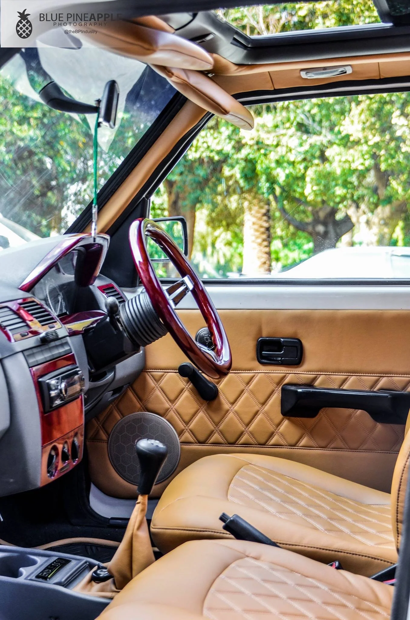 WOODEN STEERING WHEEL 330MM - Image 8